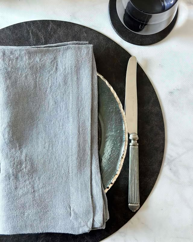 Tanner Placemats Black 15" Round