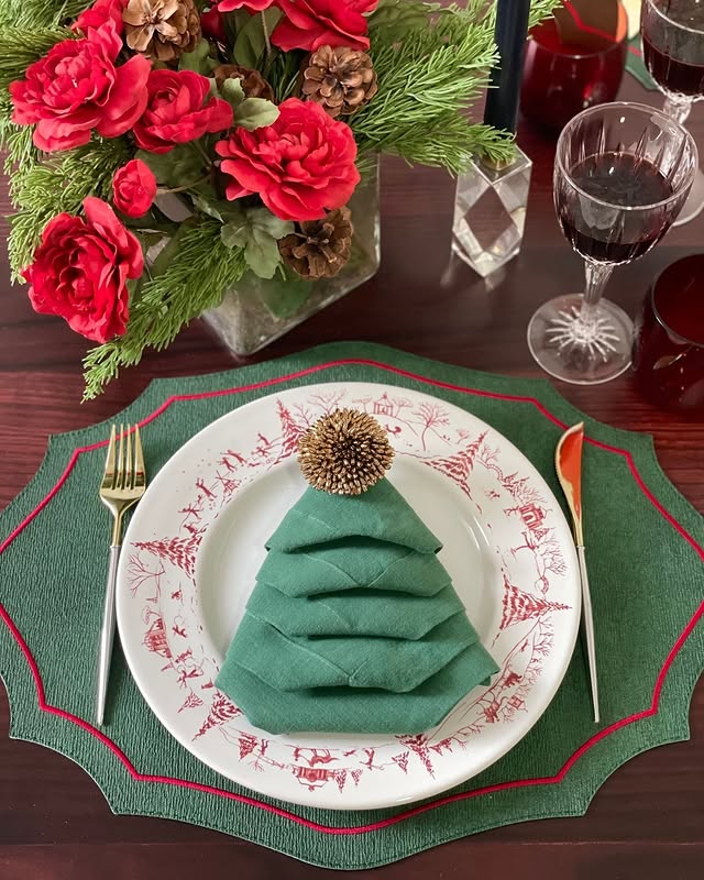 Servilleteros dorados con pompón de 1.5" de diámetro