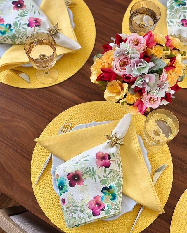 Napkin Rings Bee Gold 1.5" Diameter
