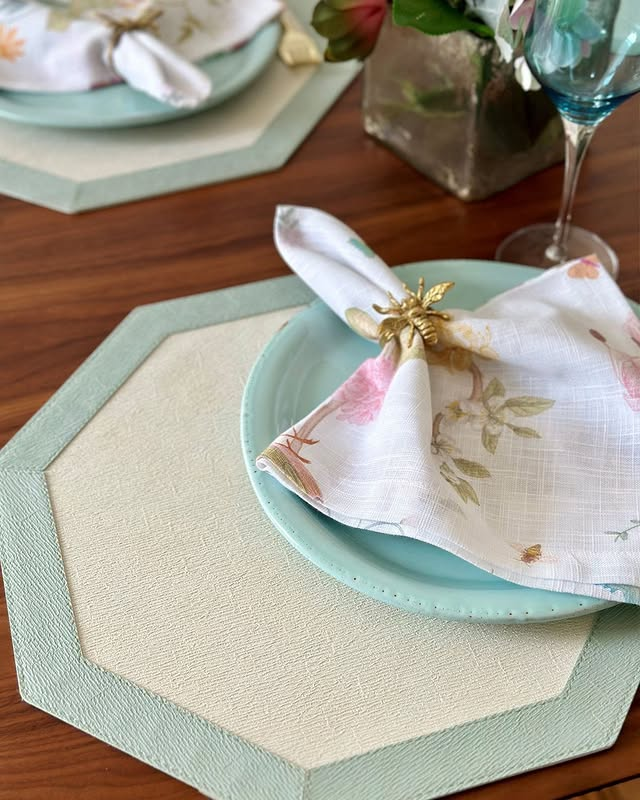 Napkin Rings Bee Gold 1.5" Diameter