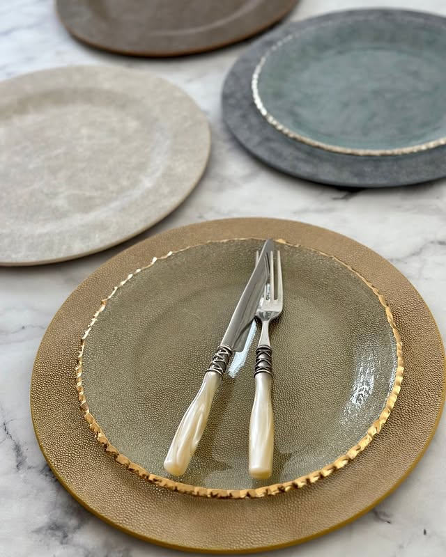 Stringray Pearl Charger Plate 13" Diameter