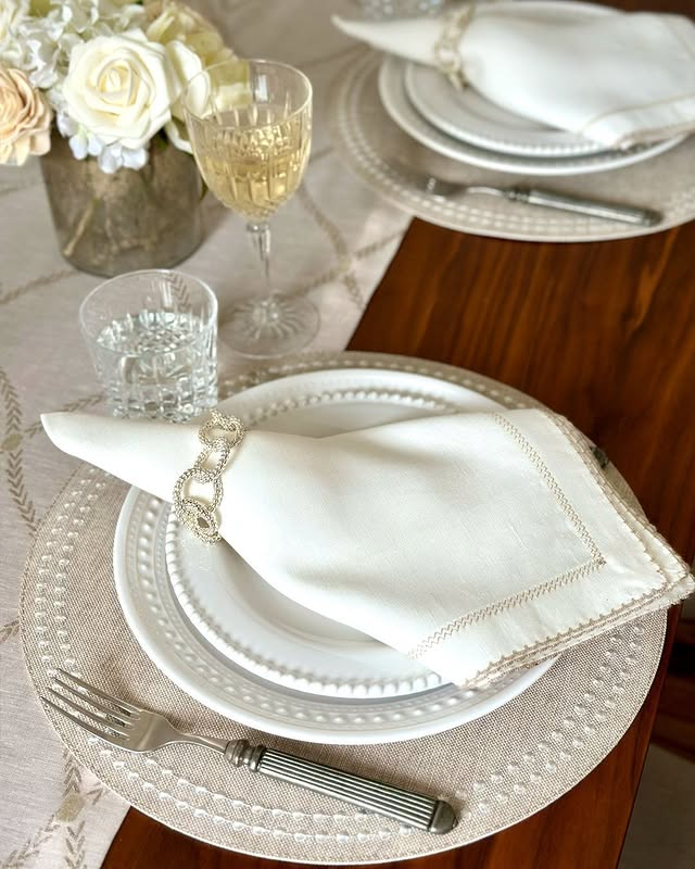 Picot Off-white/beige 22x22