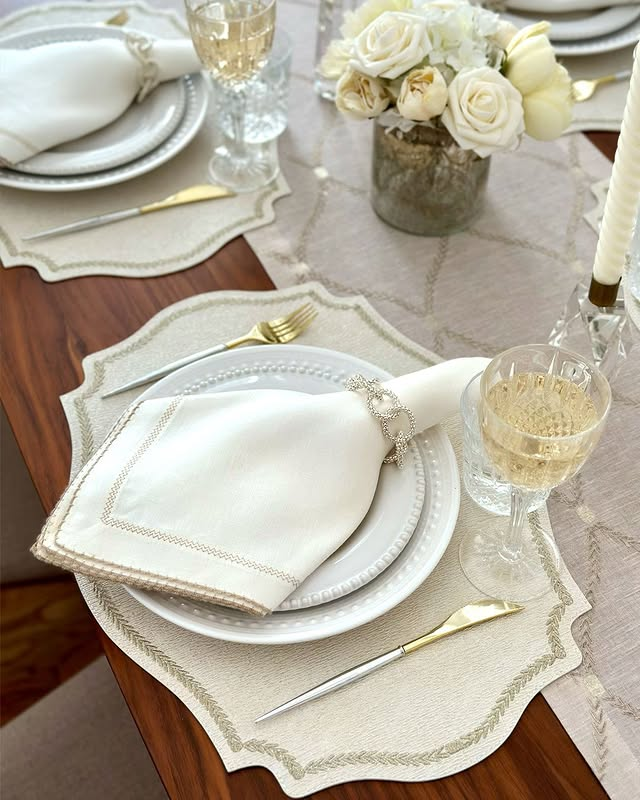 Picot Off-white/beige 22x22