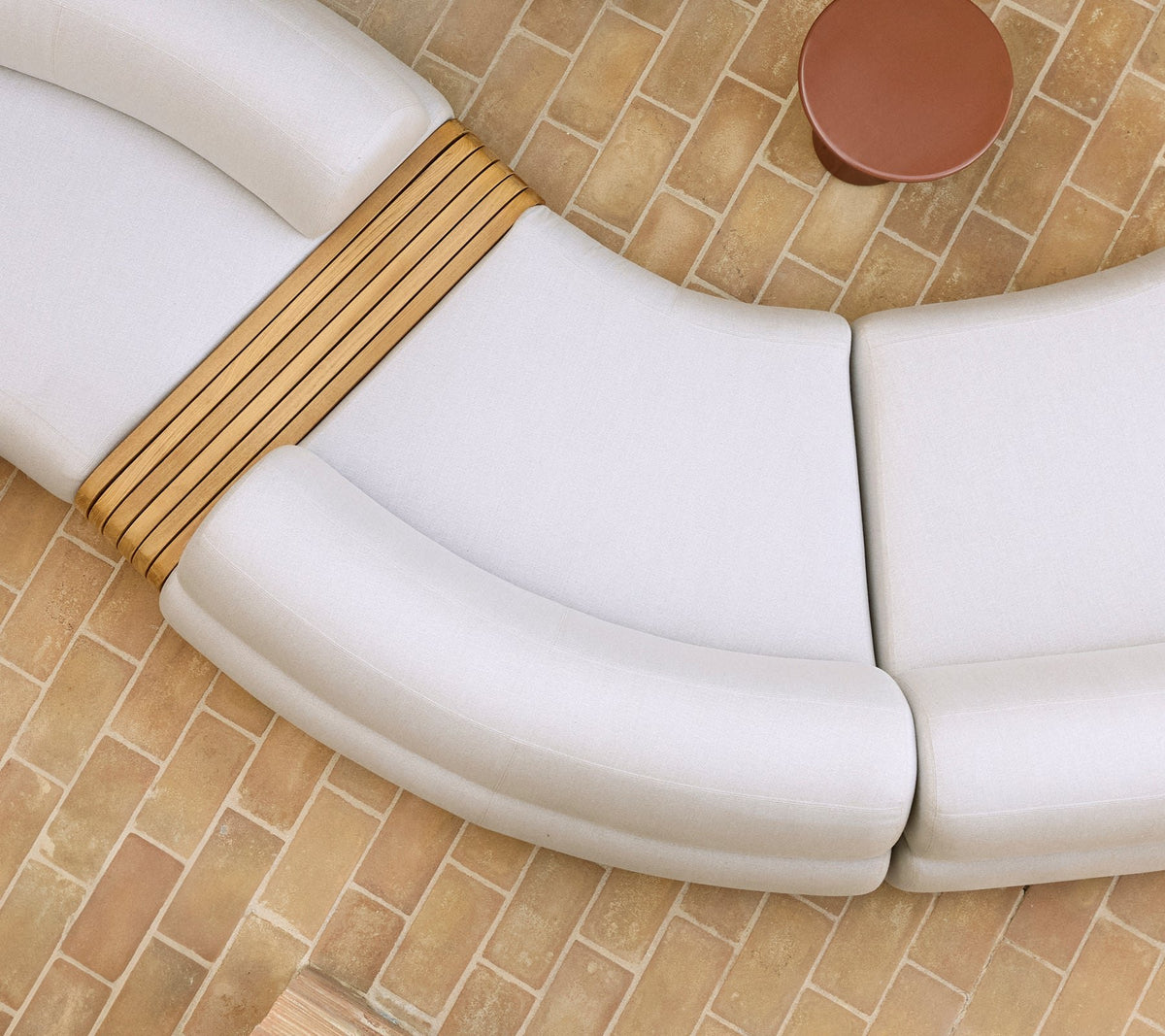 Sofá Modular Mellow para Exterior – Sand con Mesa de Teca