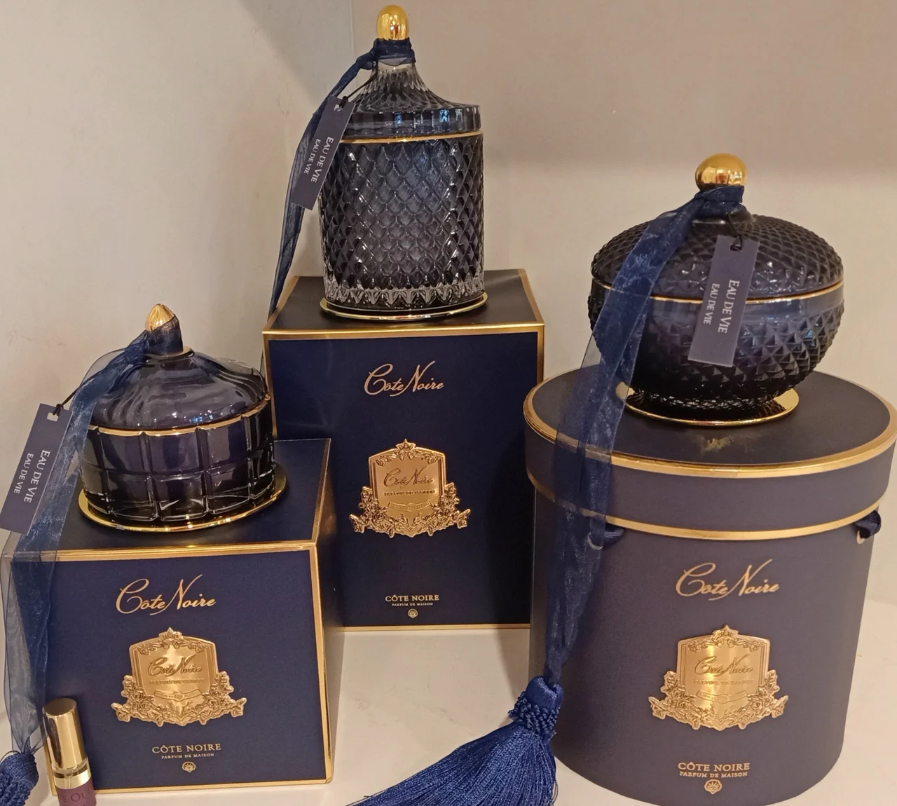Round Art Deco Candle In Navy Eau De Vie 300gr