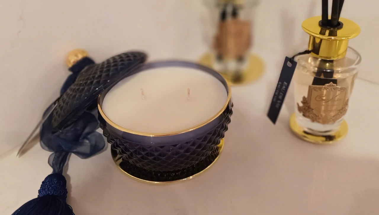 Round Art Deco Candle In Navy  Eau De Vie 300gr