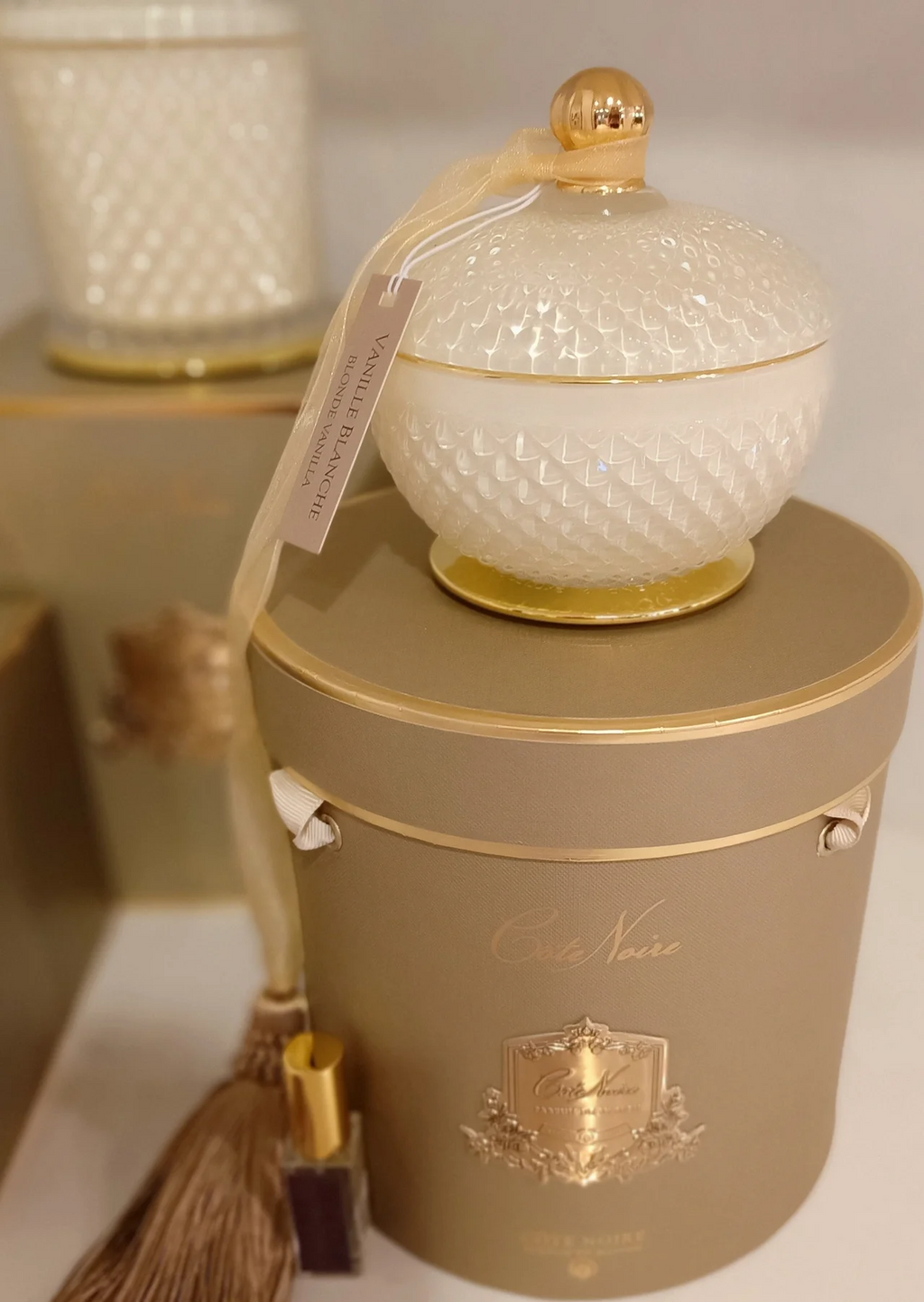 Round Art Deco Candle In Cream Blonde Vanilla 300gr