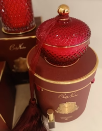 Round Art Deco Candle In Burgundy Rose Oud 300gr