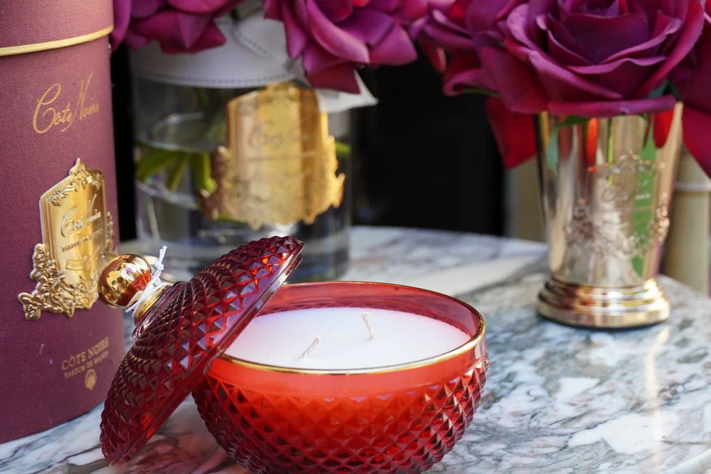 Round Art Deco Candle In Burgundy  Rose Oud 300gr