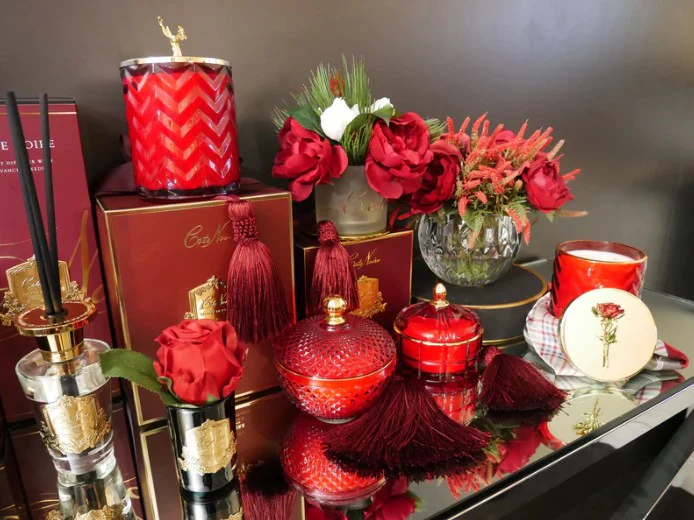 Round Art Deco Candle In Burgundy Rose Oud 300gr