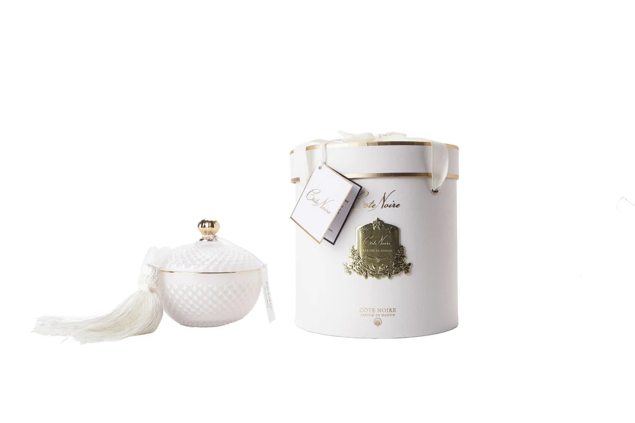 Round Art Deco Candle In White Lily Flower 300gr