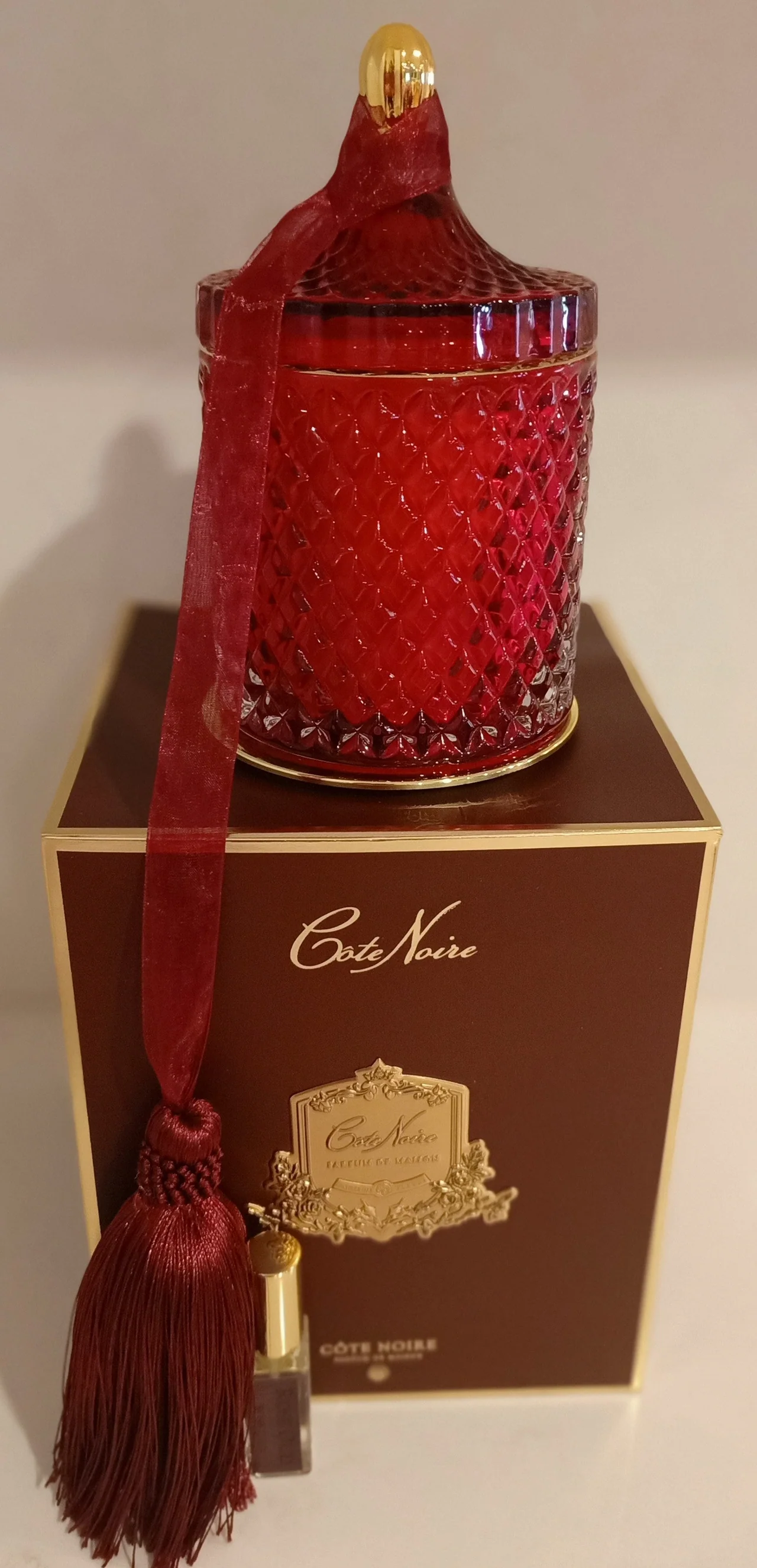 Grand Art Deco Candle In Burgundy Rose Oud 600gr