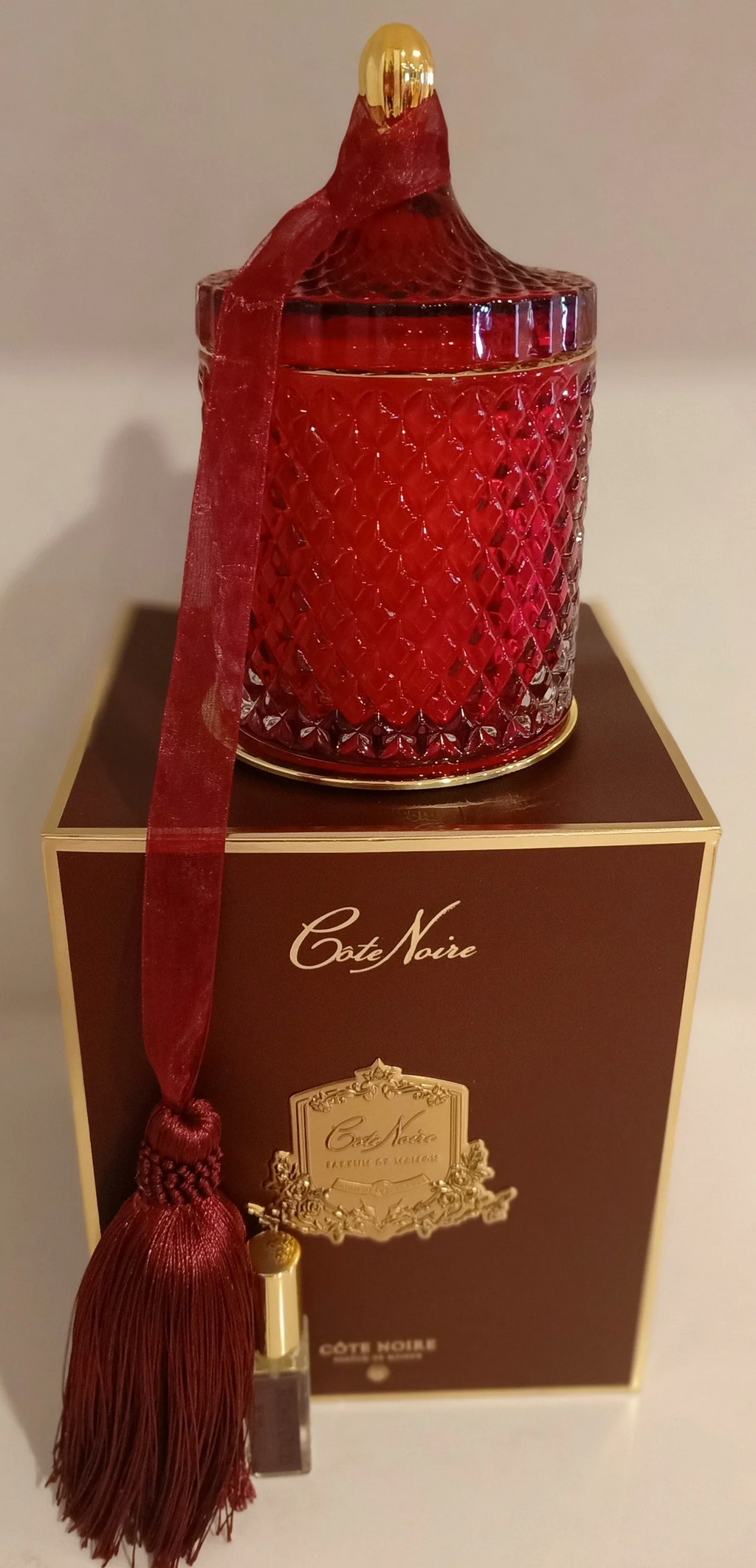 Grand Art Deco Candle In Burgundy Rose Oud 600gr