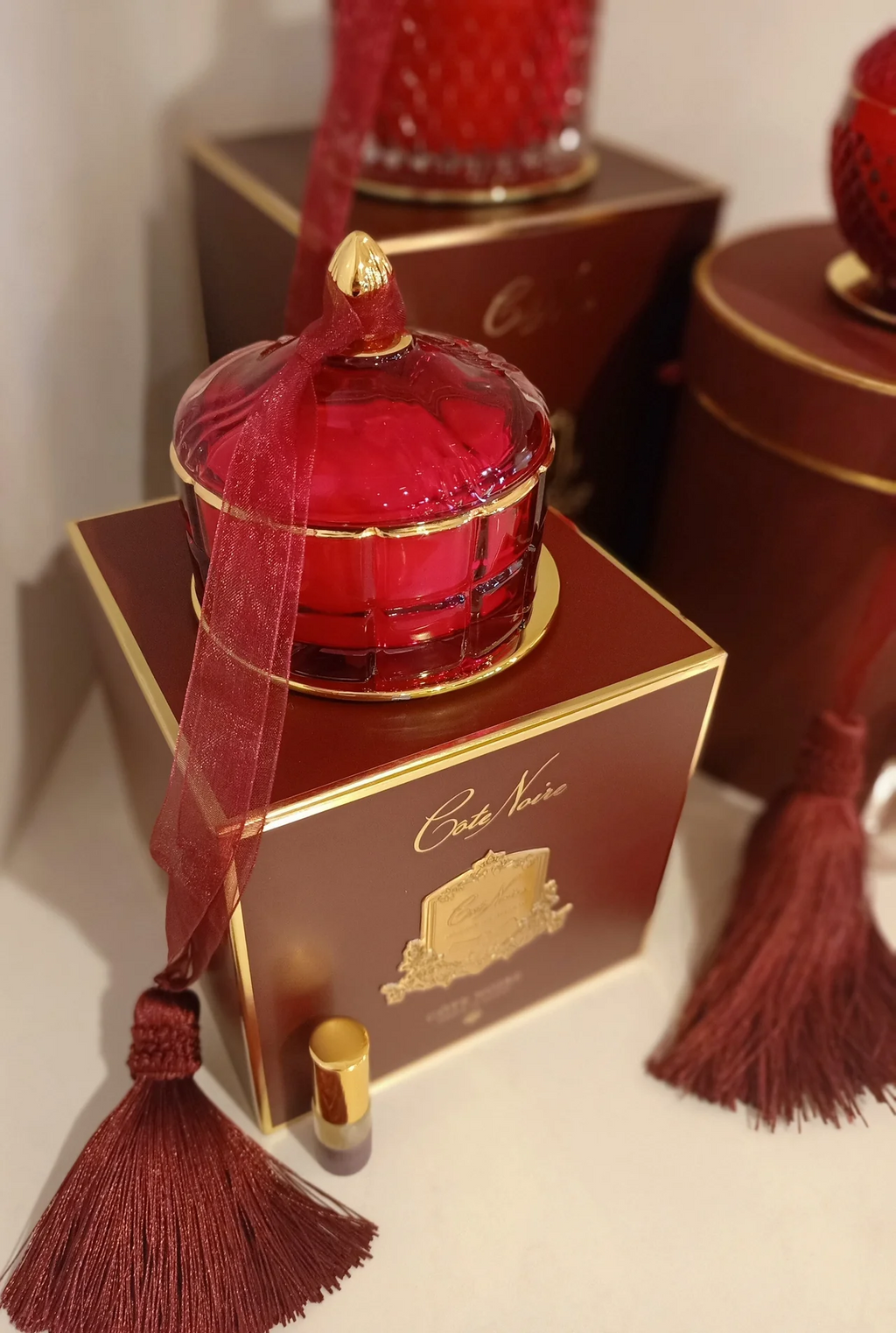 Art Deco Candle In Burgundy - Rose Oud Rose Oud 200gr