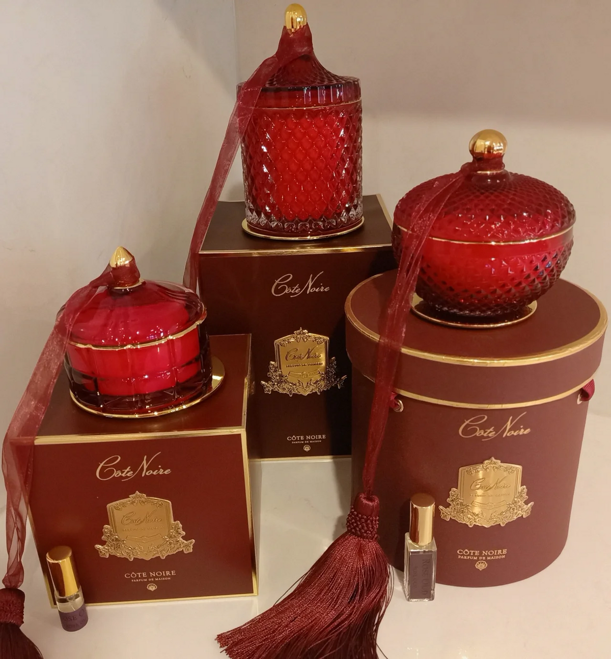 Art Deco Candle In Burgundy - Rose Oud Rose Oud 200gr