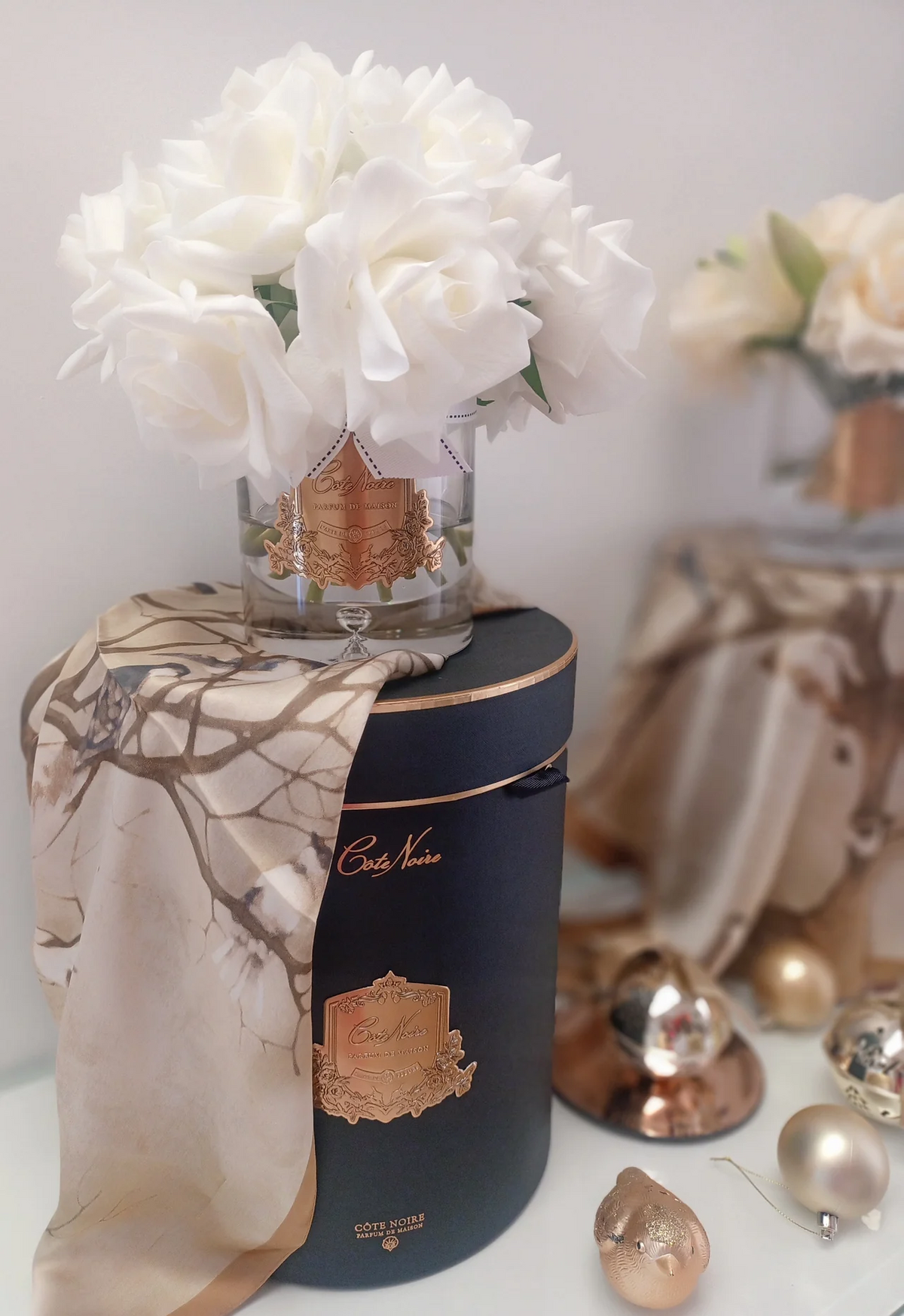 Grand Bouquet - White Clear & Gold Rose Petal & Rose Oud 2x10 Ml