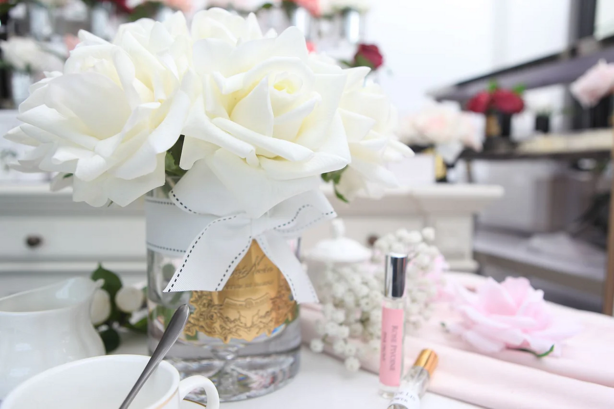 Grand Bouquet - White Clear & Gold Rose Petal & Rose Oud 2x10 Ml