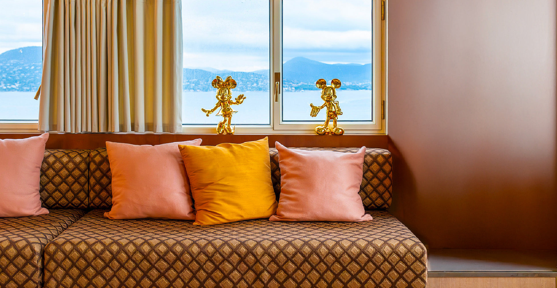 Chromed Gold Minnie Welcome Small - 30 Cm