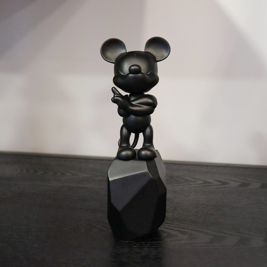 Black Mickey Rock Small - 18 Cm