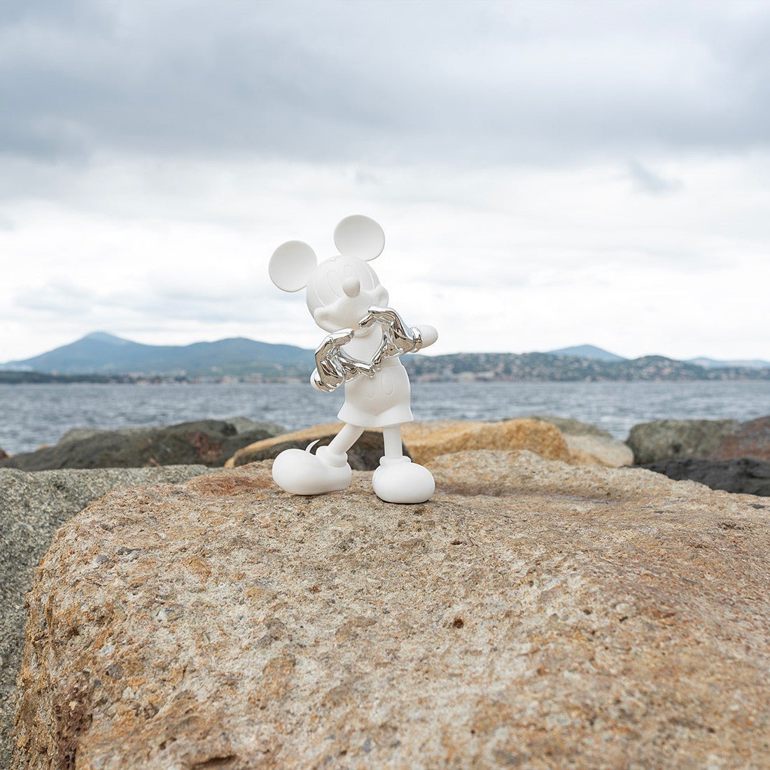 White With Silver Heart Mickey With Love Small - 30 Cm