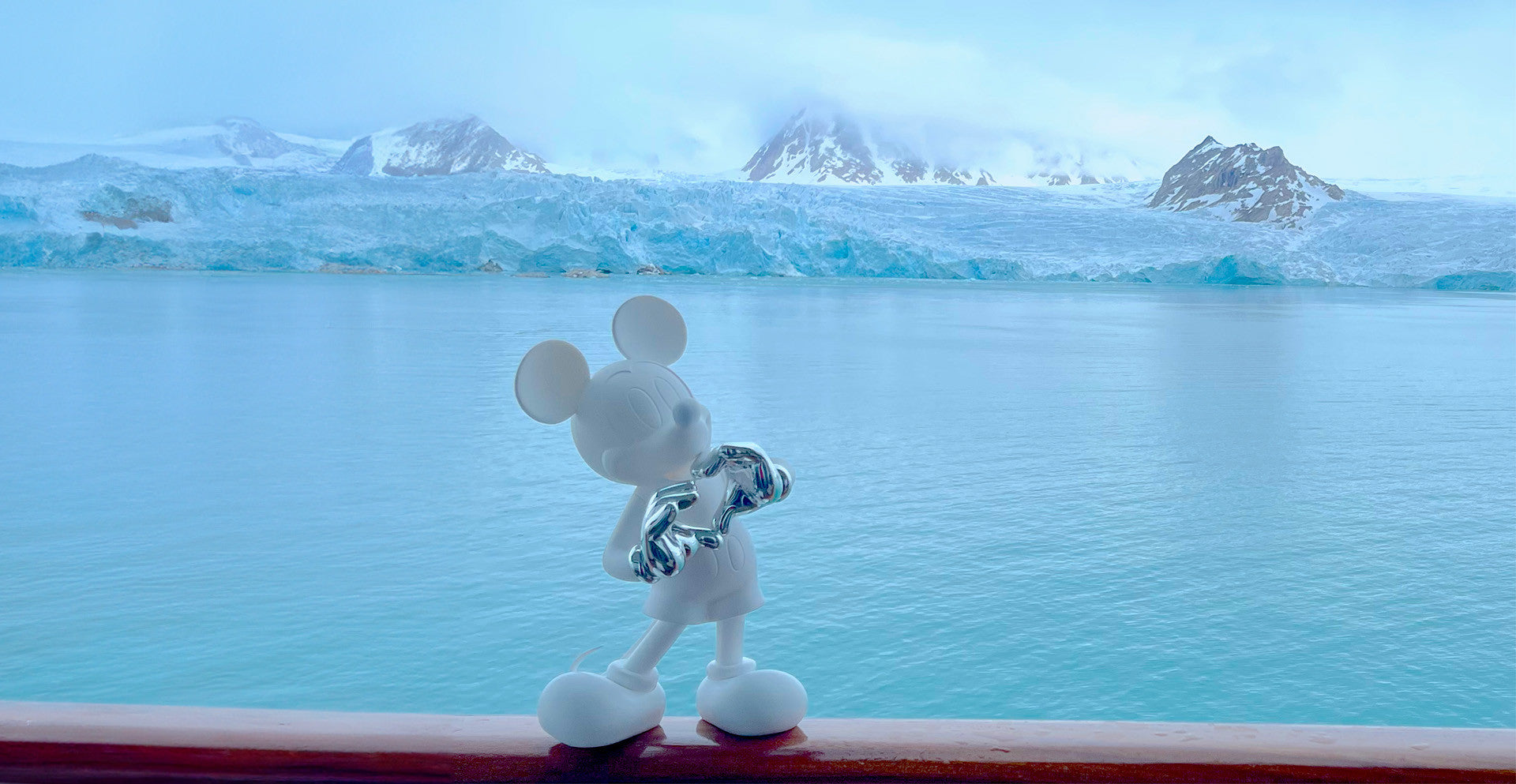 White With Silver Heart Mickey With Love Small - 30 Cm