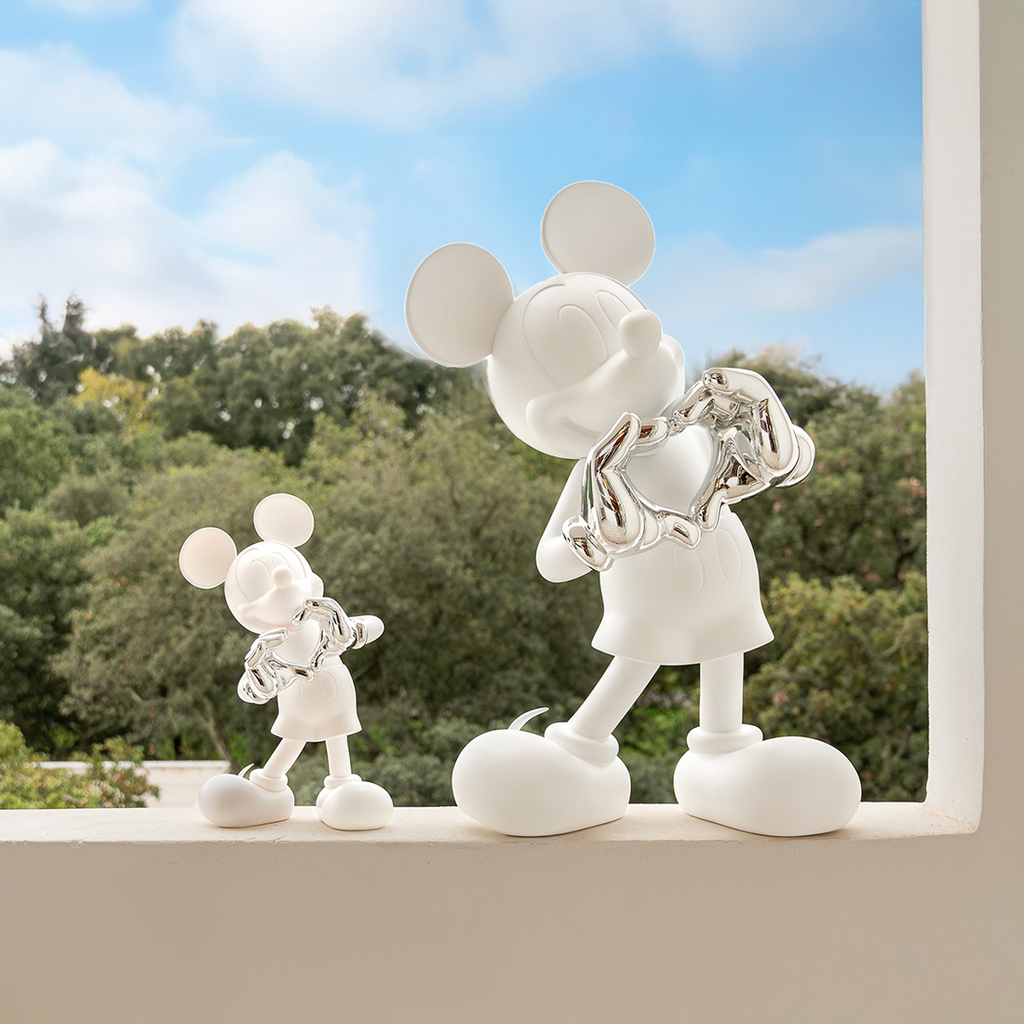 White With Silver Heart Mickey With Love Small - 30 Cm