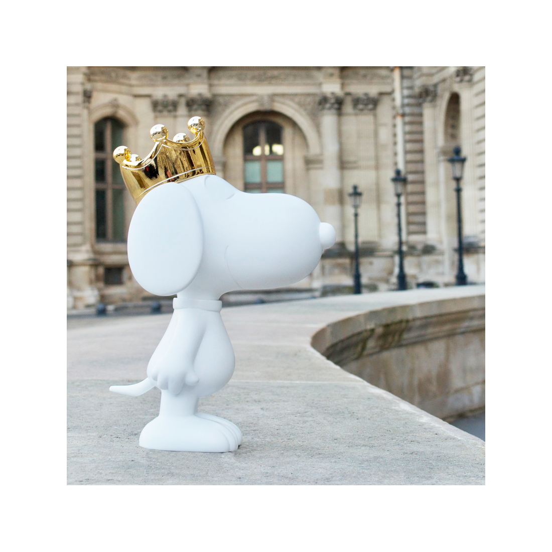 White With Gold Snoopy Crown Small - 31 Cm