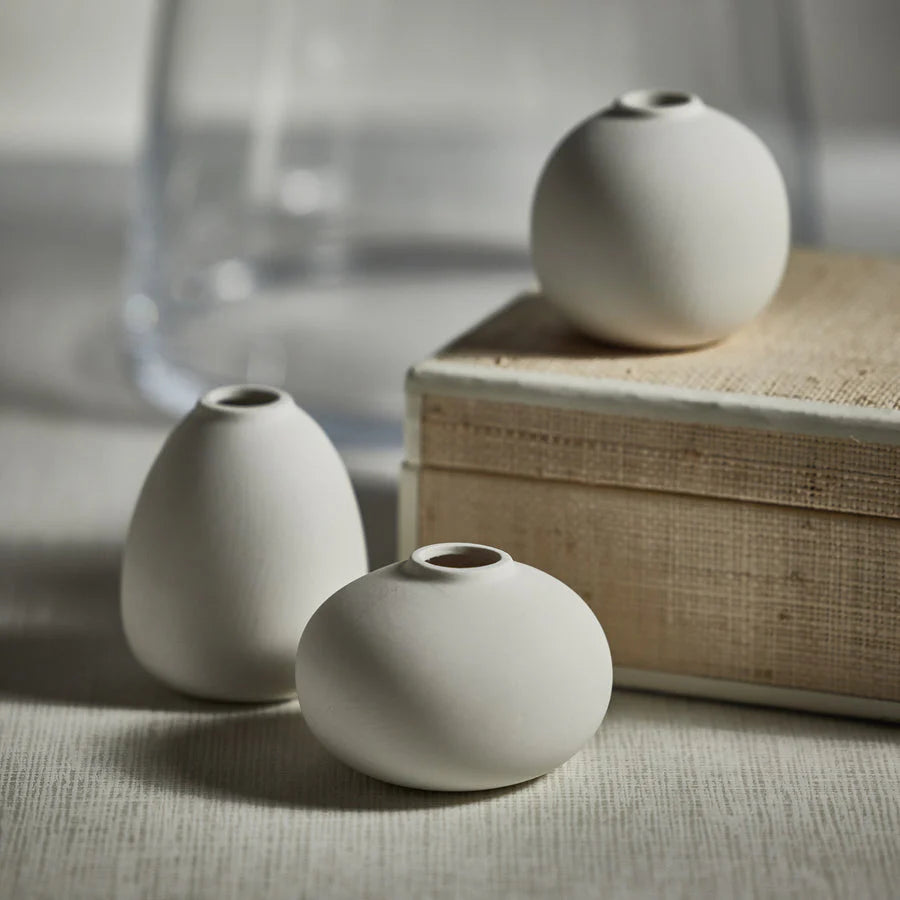 Tresco Clay Bud Vases Matt White 3 In x 2.75 In x 3.5 In
